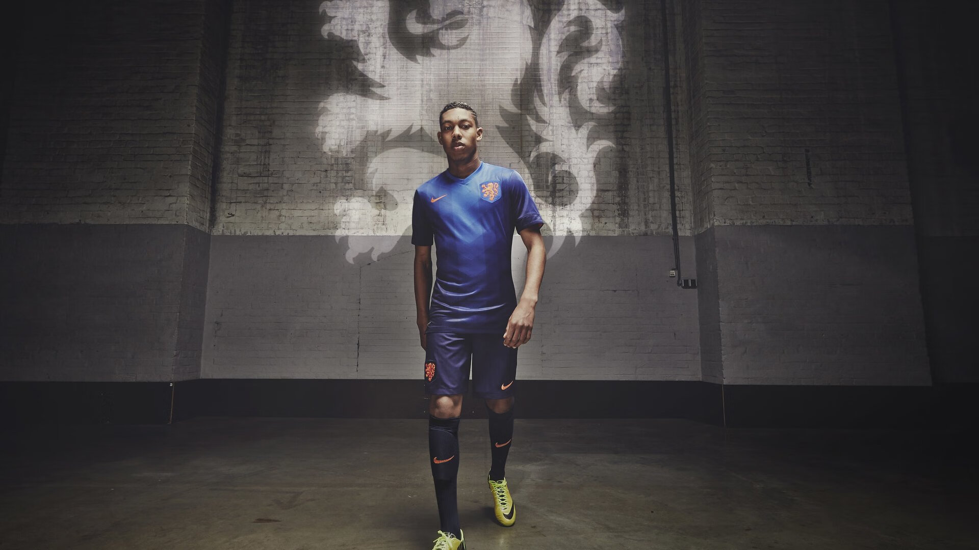 开云足球直播-压力铸就英雄，斯通斯在丹麦对阵突尼斯中的逆境爆发，重塑比赛格局