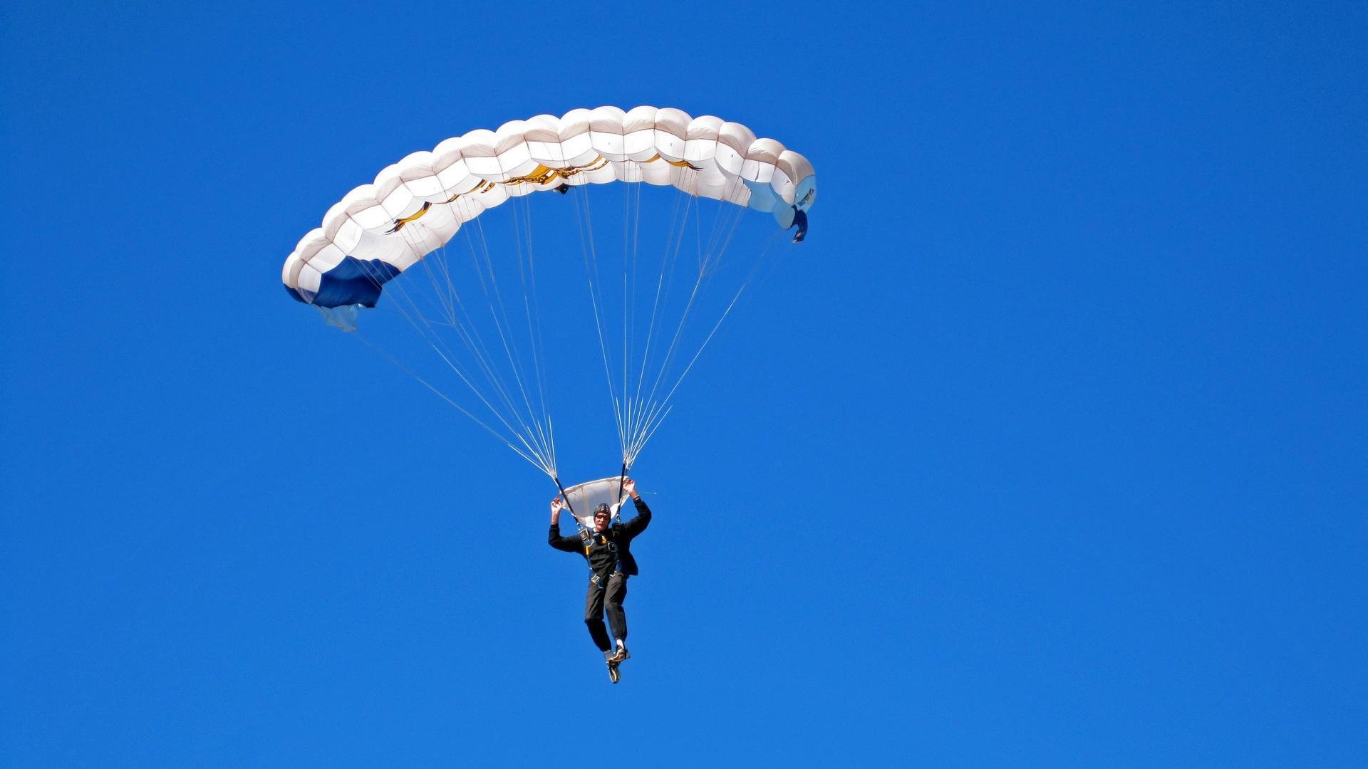 开云APP-当杜兰特跨海空降德甲收官夜，大场面先生的孤胆与荣耀